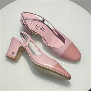 {{productViewItem.photos[photoViewList.activeNavIndex].Alt || productViewItem.photos[photoViewList.activeNavIndex].Description || 'Туфли CHANEL'}}