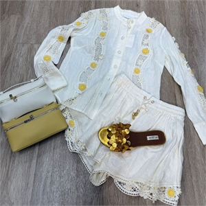 {{productViewItem.photos[photoViewList.activeNavIndex].Alt || productViewItem.photos[photoViewList.activeNavIndex].Description || 'Костюм ZIMMERMANN'}}