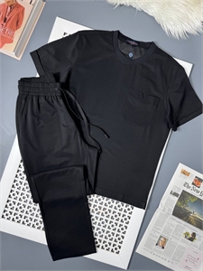 {{productViewItem.photos[photoViewList.activeNavIndex].Alt || productViewItem.photos[photoViewList.activeNavIndex].Description || 'Костюм LV'}}