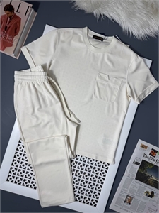 {{productViewItem.photos[photoViewList.activeNavIndex].Alt || productViewItem.photos[photoViewList.activeNavIndex].Description || 'Костюм LV'}}