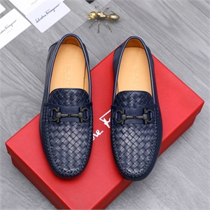 {{productViewItem.photos[photoViewList.activeNavIndex].Alt || productViewItem.photos[photoViewList.activeNavIndex].Description || 'Мокасины FERRAGAMO'}}