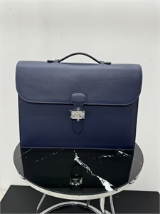 {{productViewItem.photos[photoViewList.activeNavIndex].Alt || productViewItem.photos[photoViewList.activeNavIndex].Description || 'Портфель HERMES'}}