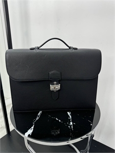 {{productViewItem.photos[photoViewList.activeNavIndex].Alt || productViewItem.photos[photoViewList.activeNavIndex].Description || 'Портфель HERMES'}}