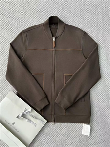 {{productViewItem.photos[photoViewList.activeNavIndex].Alt || productViewItem.photos[photoViewList.activeNavIndex].Description || 'Прогулочный костюм BRUNELLO CUCINELLI'}}