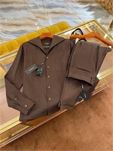 {{productViewItem.photos[photoViewList.activeNavIndex].Alt || productViewItem.photos[photoViewList.activeNavIndex].Description || 'Костюм из льна DG'}}