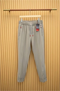 {{productViewItem.photos[photoViewList.activeNavIndex].Alt || productViewItem.photos[photoViewList.activeNavIndex].Description || 'Брюки KITON'}}