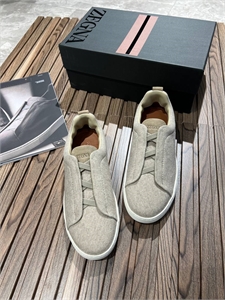 {{productViewItem.photos[photoViewList.activeNavIndex].Alt || productViewItem.photos[photoViewList.activeNavIndex].Description || 'Кеды ZEGNA'}}