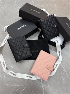 {{productViewItem.photos[photoViewList.activeNavIndex].Alt || productViewItem.photos[photoViewList.activeNavIndex].Description || 'Обложка CHANEL'}}