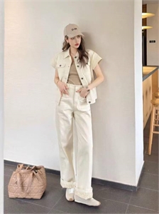 {{productViewItem.photos[photoViewList.activeNavIndex].Alt || productViewItem.photos[photoViewList.activeNavIndex].Description || 'Джинсы DIOR'}}