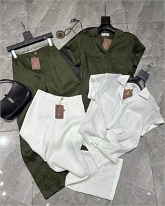 {{productViewItem.photos[photoViewList.activeNavIndex].Alt || productViewItem.photos[photoViewList.activeNavIndex].Description || 'Костюм LORO PIANA'}}