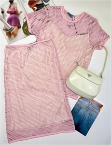 {{productViewItem.photos[photoViewList.activeNavIndex].Alt || productViewItem.photos[photoViewList.activeNavIndex].Description || 'Костюм PRADA'}}