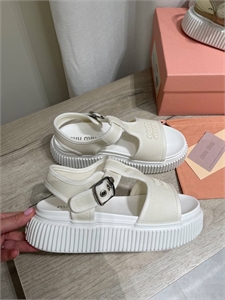 {{productViewItem.photos[photoViewList.activeNavIndex].Alt || productViewItem.photos[photoViewList.activeNavIndex].Description || 'Сандалии MIU MIU'}}
