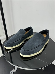{{productViewItem.photos[photoViewList.activeNavIndex].Alt || productViewItem.photos[photoViewList.activeNavIndex].Description || 'Лоферы LP'}}