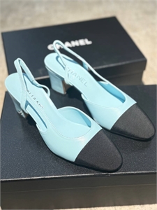 {{productViewItem.photos[photoViewList.activeNavIndex].Alt || productViewItem.photos[photoViewList.activeNavIndex].Description || 'Туфли CHANEL'}}