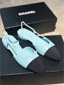 {{productViewItem.photos[photoViewList.activeNavIndex].Alt || productViewItem.photos[photoViewList.activeNavIndex].Description || 'Туфли CHANEL'}}