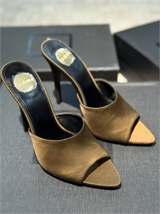 {{productViewItem.photos[photoViewList.activeNavIndex].Alt || productViewItem.photos[photoViewList.activeNavIndex].Description || 'Босоножки YSL'}}