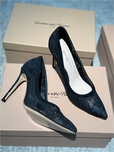 {{productViewItem.photos[photoViewList.activeNavIndex].Alt || productViewItem.photos[photoViewList.activeNavIndex].Description || 'Туфли GIANVITO ROSSI'}}