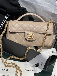 {{productViewItem.photos[photoViewList.activeNavIndex].Alt || productViewItem.photos[photoViewList.activeNavIndex].Description || 'Сумка CHANEL'}}