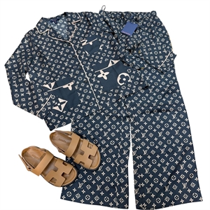 Костюм LOUIS VUITTON 143991