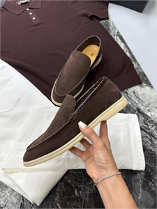 {{productViewItem.photos[photoViewList.activeNavIndex].Alt || productViewItem.photos[photoViewList.activeNavIndex].Description || 'Лоферы LP'}}