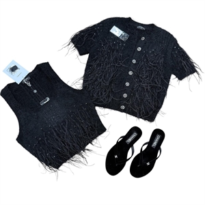 {{productViewItem.photos[photoViewList.activeNavIndex].Alt || productViewItem.photos[photoViewList.activeNavIndex].Description || 'Кардиган CHANEL'}}