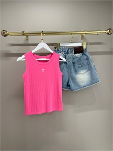 {{productViewItem.photos[photoViewList.activeNavIndex].Alt || productViewItem.photos[photoViewList.activeNavIndex].Description || 'Шорты MIU MIU'}}
