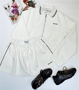 {{productViewItem.photos[photoViewList.activeNavIndex].Alt || productViewItem.photos[photoViewList.activeNavIndex].Description || 'Костюм MIU MIU'}}