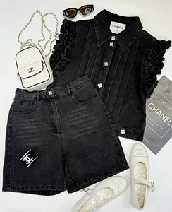 {{productViewItem.photos[photoViewList.activeNavIndex].Alt || productViewItem.photos[photoViewList.activeNavIndex].Description || 'Костюм CHANEL'}}