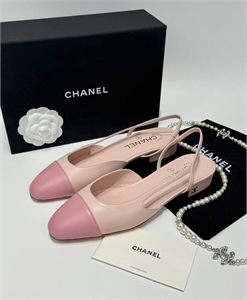 {{productViewItem.photos[photoViewList.activeNavIndex].Alt || productViewItem.photos[photoViewList.activeNavIndex].Description || 'Туфли CHANEL'}}
