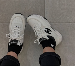 {{productViewItem.photos[photoViewList.activeNavIndex].Alt || productViewItem.photos[photoViewList.activeNavIndex].Description || 'Кроссовки CHANEL'}}