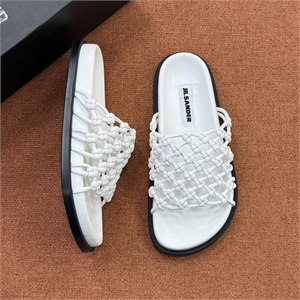 {{productViewItem.photos[photoViewList.activeNavIndex].Alt || productViewItem.photos[photoViewList.activeNavIndex].Description || 'Тапочки JIL SANDER'}}