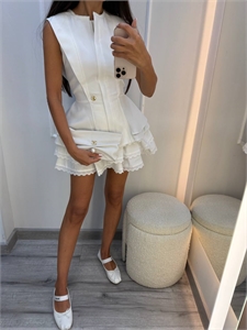 {{productViewItem.photos[photoViewList.activeNavIndex].Alt || productViewItem.photos[photoViewList.activeNavIndex].Description || 'Платье  LOUIS VUITTON'}}