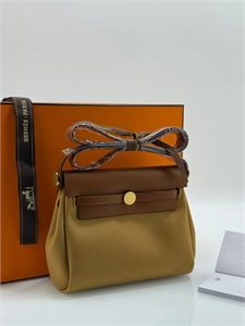 {{productViewItem.photos[photoViewList.activeNavIndex].Alt || productViewItem.photos[photoViewList.activeNavIndex].Description || 'Сумка HERMES'}}