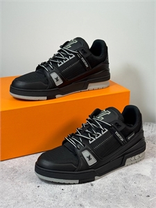 {{productViewItem.photos[photoViewList.activeNavIndex].Alt || productViewItem.photos[photoViewList.activeNavIndex].Description || 'Кроссовки LV'}}