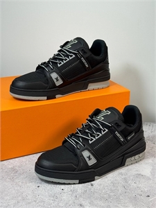 {{productViewItem.photos[photoViewList.activeNavIndex].Alt || productViewItem.photos[photoViewList.activeNavIndex].Description || 'Кроссовки LV'}}