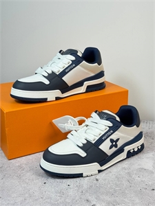 {{productViewItem.photos[photoViewList.activeNavIndex].Alt || productViewItem.photos[photoViewList.activeNavIndex].Description || 'Кроссовки LV'}}