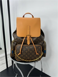 {{productViewItem.photos[photoViewList.activeNavIndex].Alt || productViewItem.photos[photoViewList.activeNavIndex].Description || 'Рюкзак LV'}}