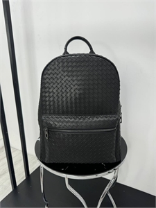 {{productViewItem.photos[photoViewList.activeNavIndex].Alt || productViewItem.photos[photoViewList.activeNavIndex].Description || 'Рюкзак BV'}}