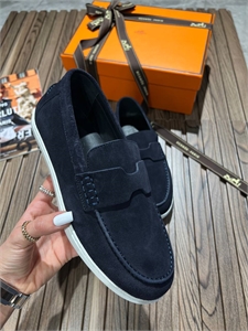{{productViewItem.photos[photoViewList.activeNavIndex].Alt || productViewItem.photos[photoViewList.activeNavIndex].Description || 'Лоферы HERMES'}}