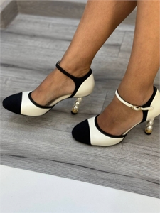 {{productViewItem.photos[photoViewList.activeNavIndex].Alt || productViewItem.photos[photoViewList.activeNavIndex].Description || 'Туфли CHANEL'}}