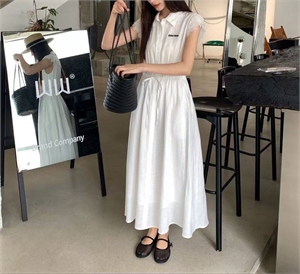 {{productViewItem.photos[photoViewList.activeNavIndex].Alt || productViewItem.photos[photoViewList.activeNavIndex].Description || 'Платье MIU MIU'}}