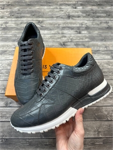 {{productViewItem.photos[photoViewList.activeNavIndex].Alt || productViewItem.photos[photoViewList.activeNavIndex].Description || 'Кроссовки LV'}}