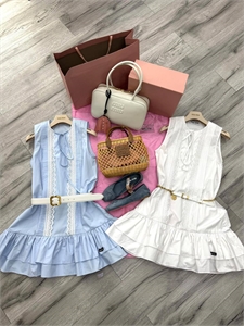 {{productViewItem.photos[photoViewList.activeNavIndex].Alt || productViewItem.photos[photoViewList.activeNavIndex].Description || 'Платье MIU MIU'}}
