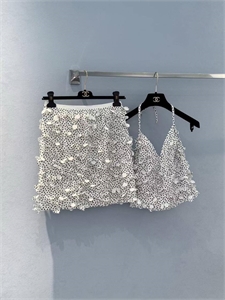 {{productViewItem.photos[photoViewList.activeNavIndex].Alt || productViewItem.photos[photoViewList.activeNavIndex].Description || 'Костюм CHANEL'}}
