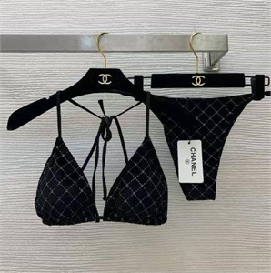 {{productViewItem.photos[photoViewList.activeNavIndex].Alt || productViewItem.photos[photoViewList.activeNavIndex].Description || 'Купальник CHANEL'}}
