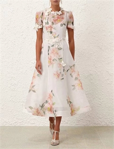 {{productViewItem.photos[photoViewList.activeNavIndex].Alt || productViewItem.photos[photoViewList.activeNavIndex].Description || 'Платье ZIMMERMANN'}}