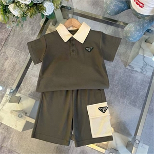 {{productViewItem.photos[photoViewList.activeNavIndex].Alt || productViewItem.photos[photoViewList.activeNavIndex].Description || 'Костюм PRADA'}}