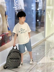 {{productViewItem.photos[photoViewList.activeNavIndex].Alt || productViewItem.photos[photoViewList.activeNavIndex].Description || 'Костюм DIOR'}}