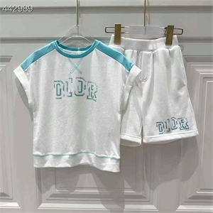{{productViewItem.photos[photoViewList.activeNavIndex].Alt || productViewItem.photos[photoViewList.activeNavIndex].Description || 'Костюм DIOR'}}