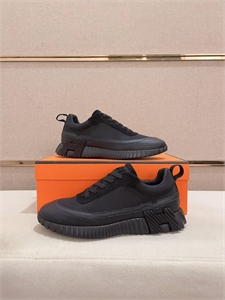 {{productViewItem.photos[photoViewList.activeNavIndex].Alt || productViewItem.photos[photoViewList.activeNavIndex].Description || 'Кроссовки  HERMES'}}